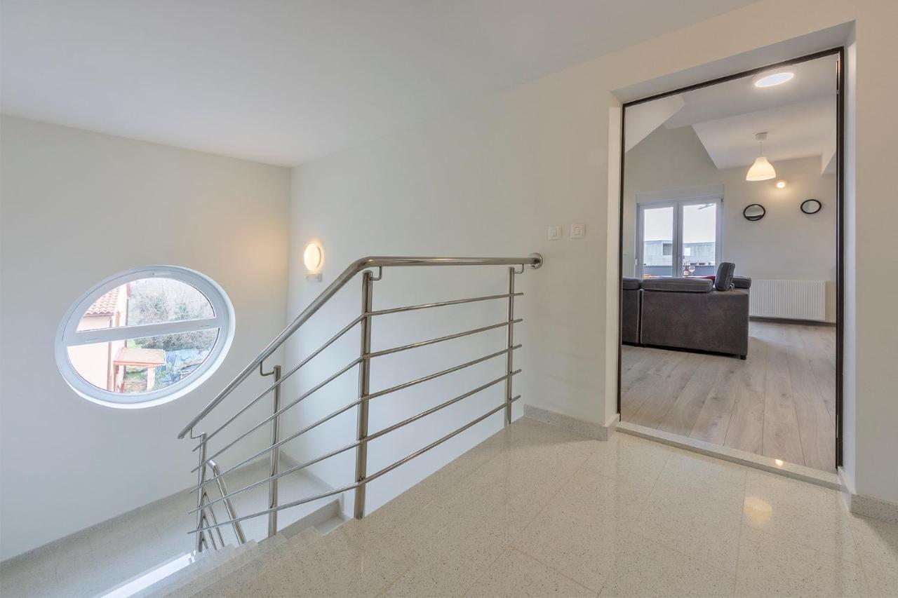 2 Bedroom Apartment Peroj Fazana Exterior photo